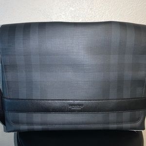 Burberry Black messenger bag (UNISEX)